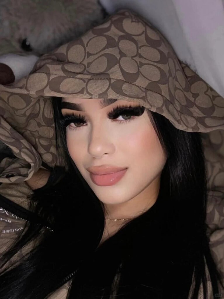 Young female model showcasing Shewincosmetic 10mm-30mm 3D mink lash extensions